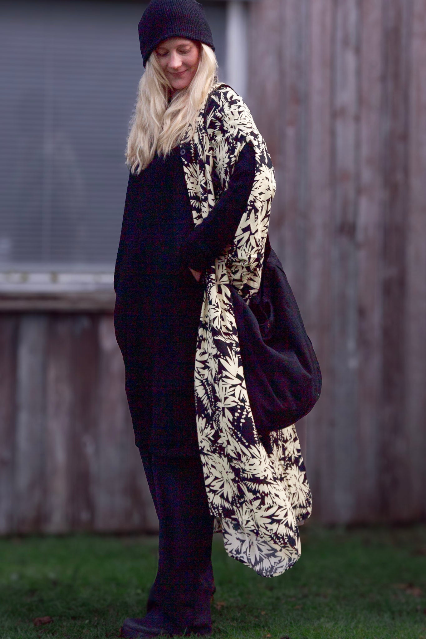 Musta/valkoinen lehtikuvioinen Kaftan Dress Flower Sea Black White