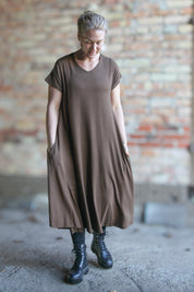 Ruskea mekko Ballerina V-kaula Castagno