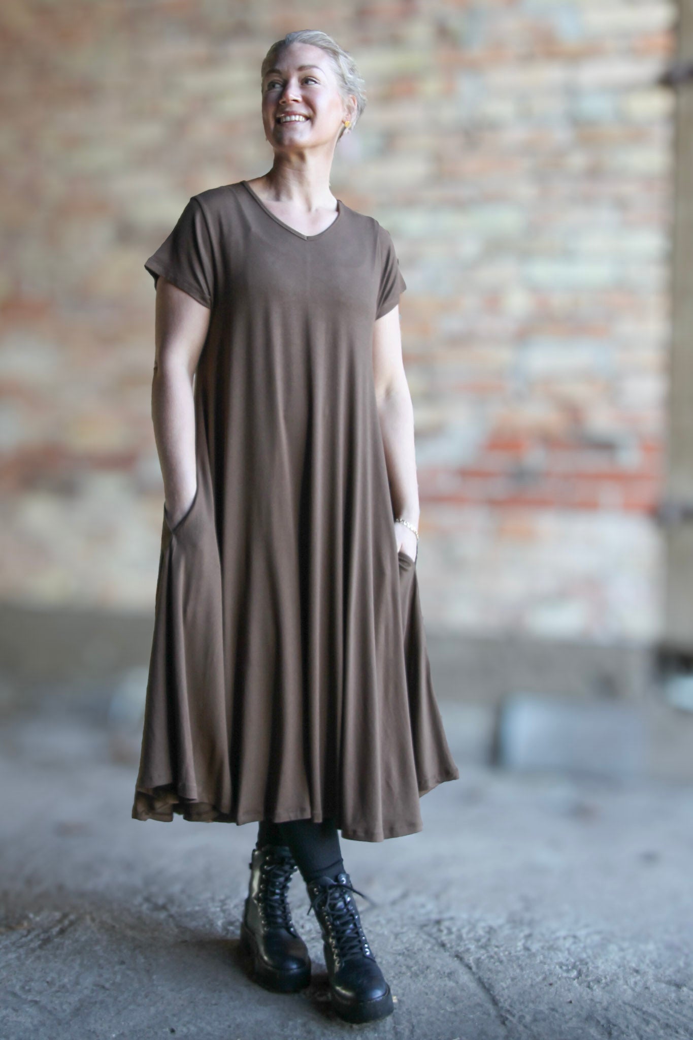 Ruskea mekko Ballerina V-kaula Castagno