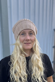 Beige Stickad Mössa Astrid Khaki