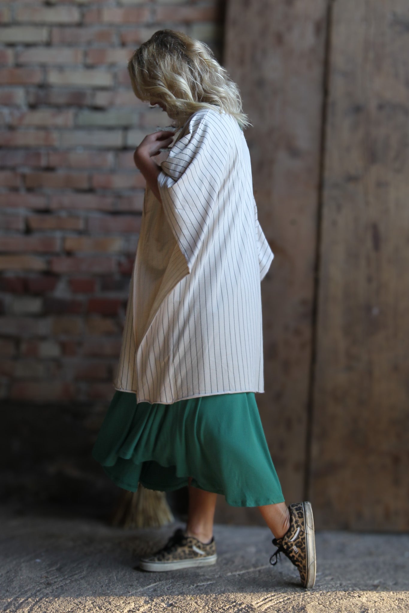 Valkoinen Tunic Whisper Cream -pohjaraita