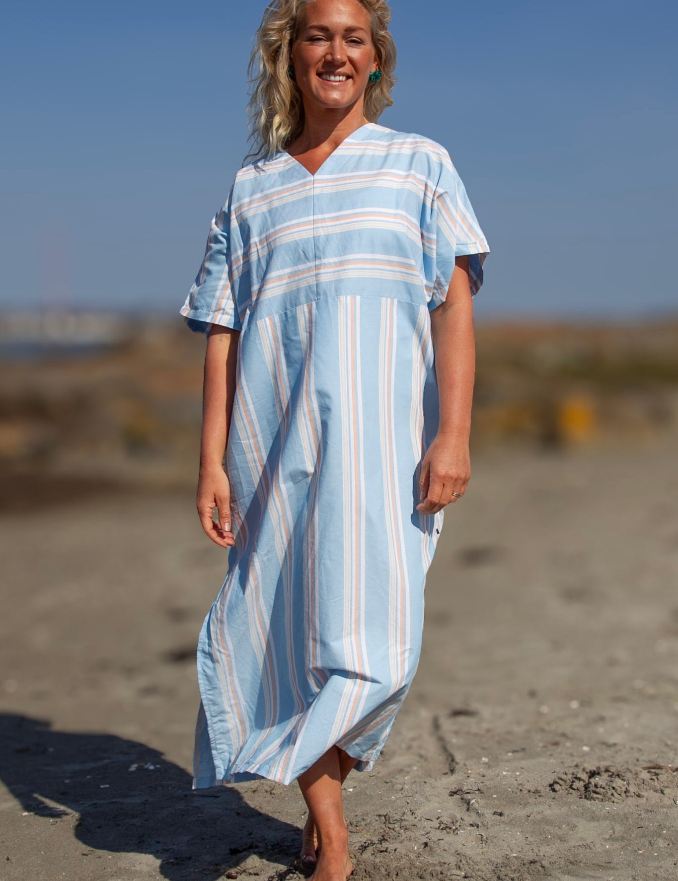 Bla_Randig_Klanning_Skutskar_Blue_253_92aacd03-6afd-4c46-812f-f9a2c4abb100.jpg