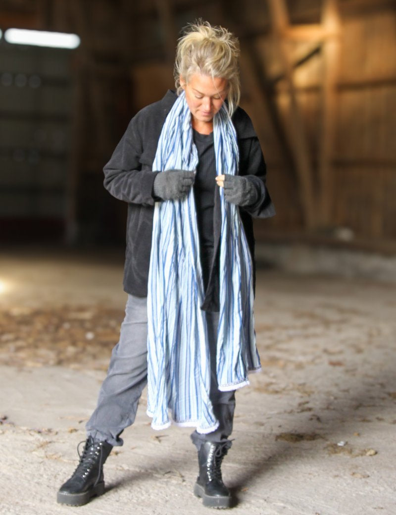 Bla_Scarf_Svep_Stripe_Blue_251.jpg