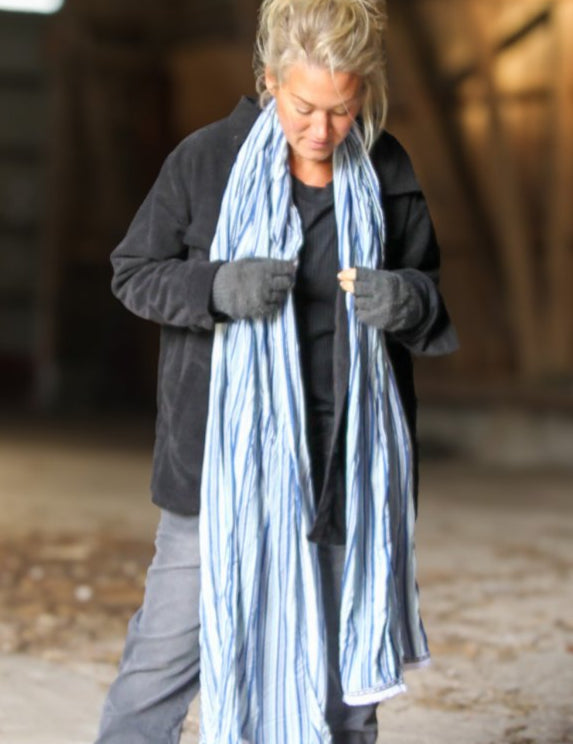 Bla_Scarf_Svep_Stripe_Blue_251.jpg