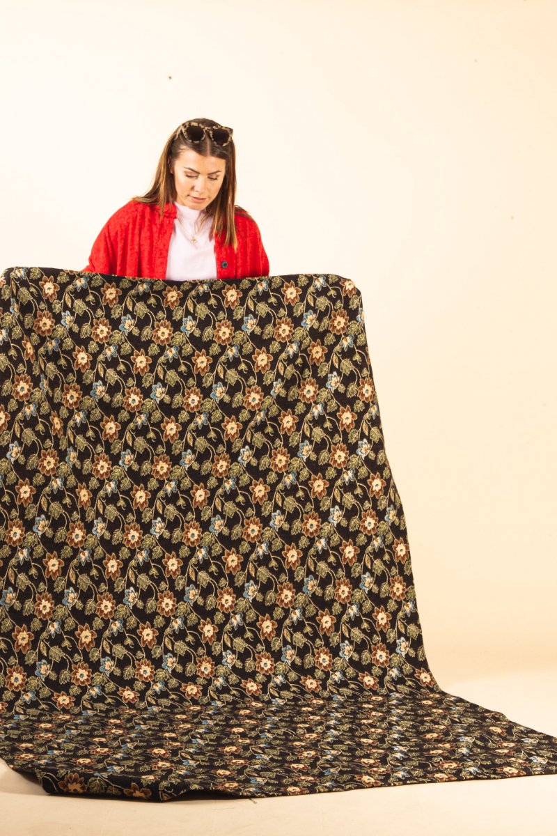 Black Floral Blanket Älvadalen Black Base Flower Print