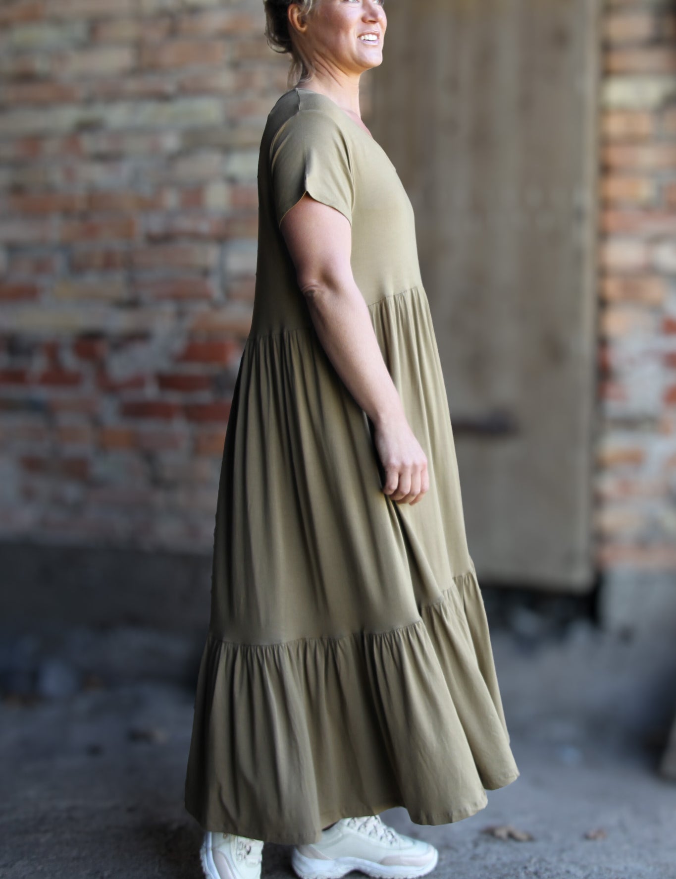 Brun_Beige_Draperad_Klanning_Amelie_Brown_Beige2.jpg