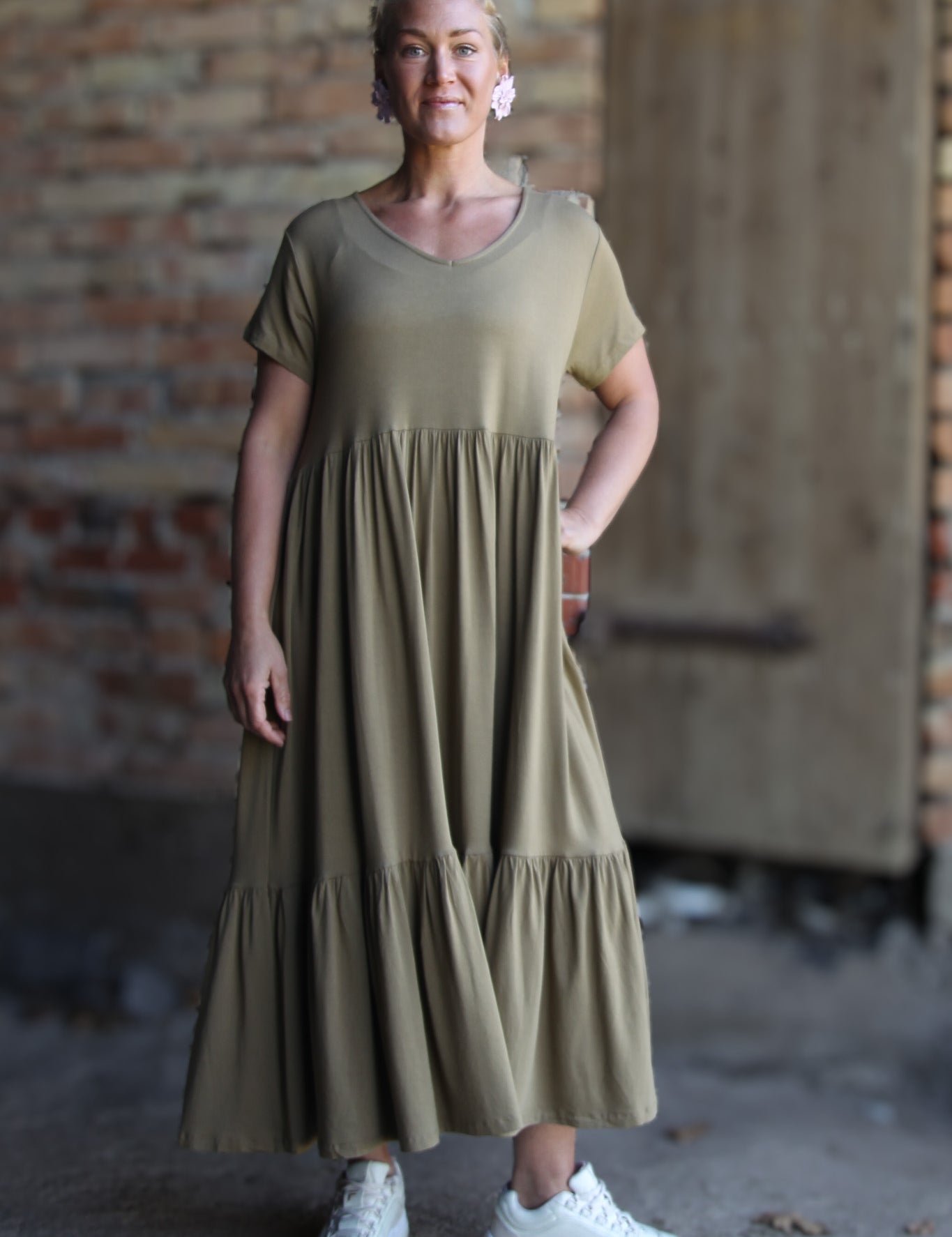 Brun_Beige_Draperad_Klanning_Amelie_Brown_Beige3.jpg