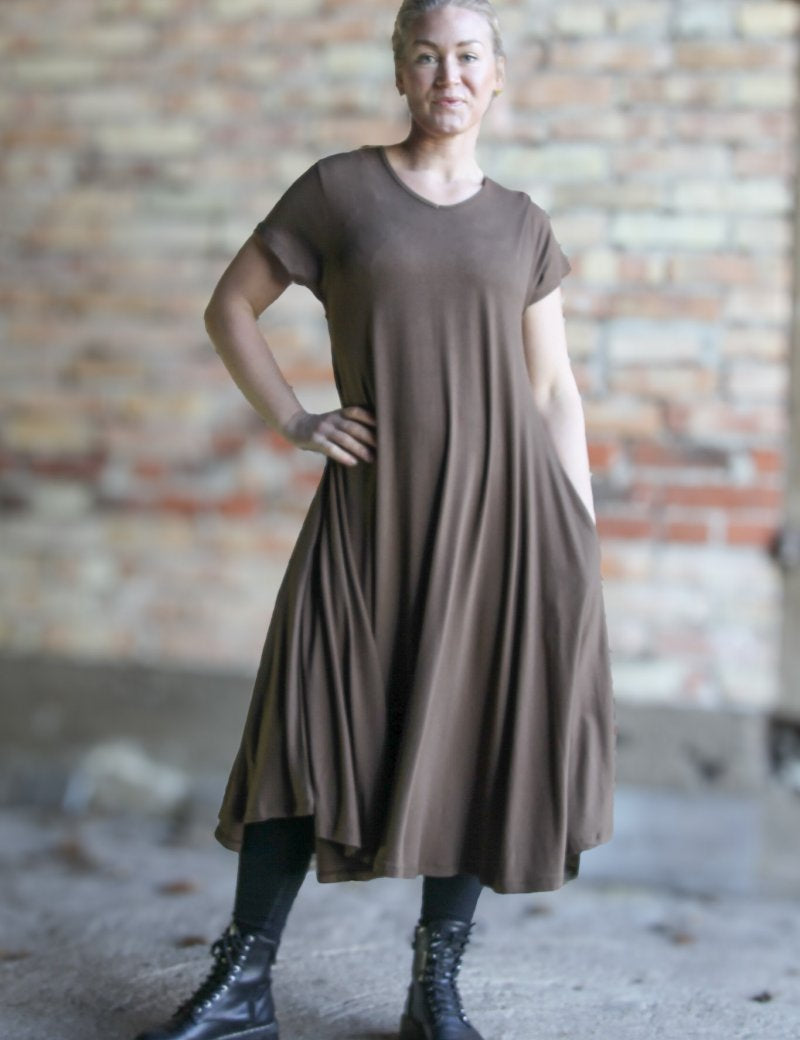 Brun_Klanning_Ballerina_V-Neck_Castagno_251_7e6dd16e-0fe6-42d5-baba-685e6995dba8.jpg