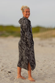 Grau gemustertes Hoodiekleid Kokomo Schwarz Grau