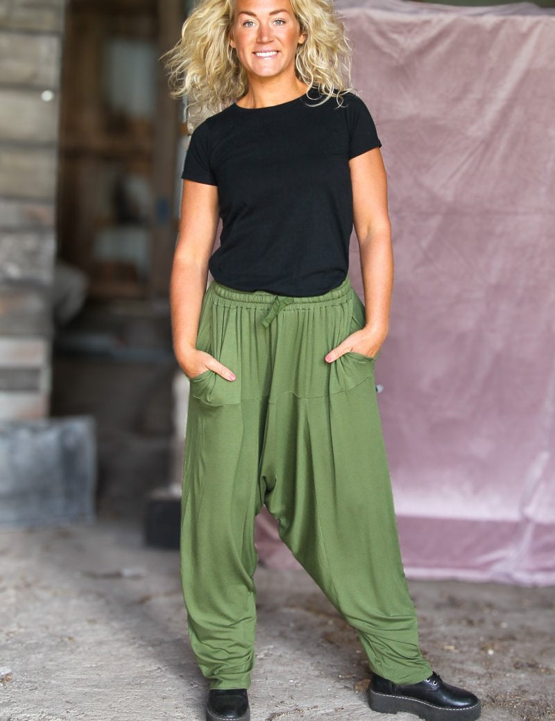Gron_Haremsbyxa_Harem_Olive_Green_251.jpg