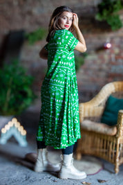 Grünes gemustertes Kleid Medano Winter Print Grüne Basis