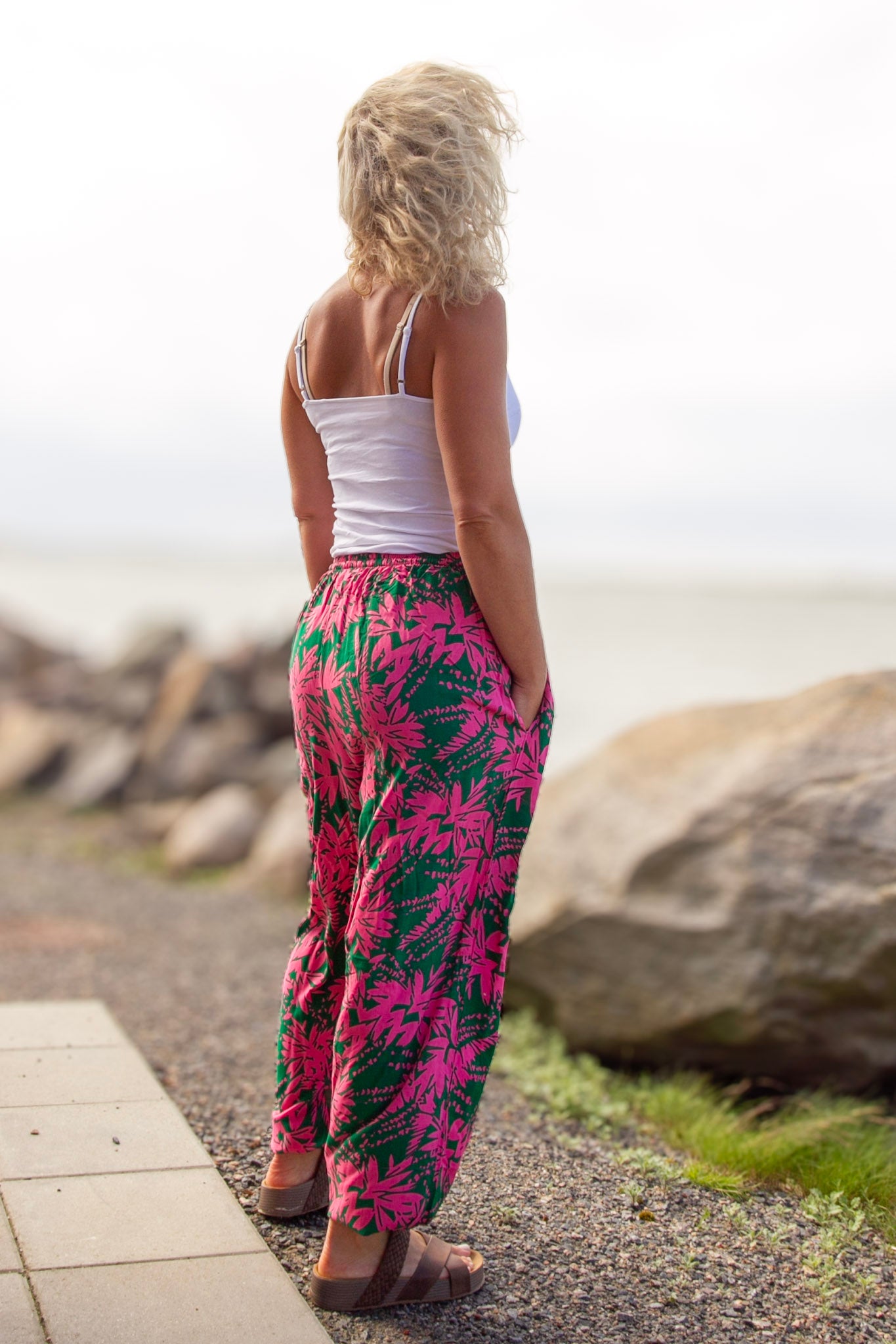 Groen/roze bladpatroon broek bloem zeegroen roze