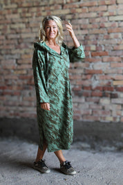 Groen patroon hoodie jurk Kokomo Eucalyptus Groen Bruin