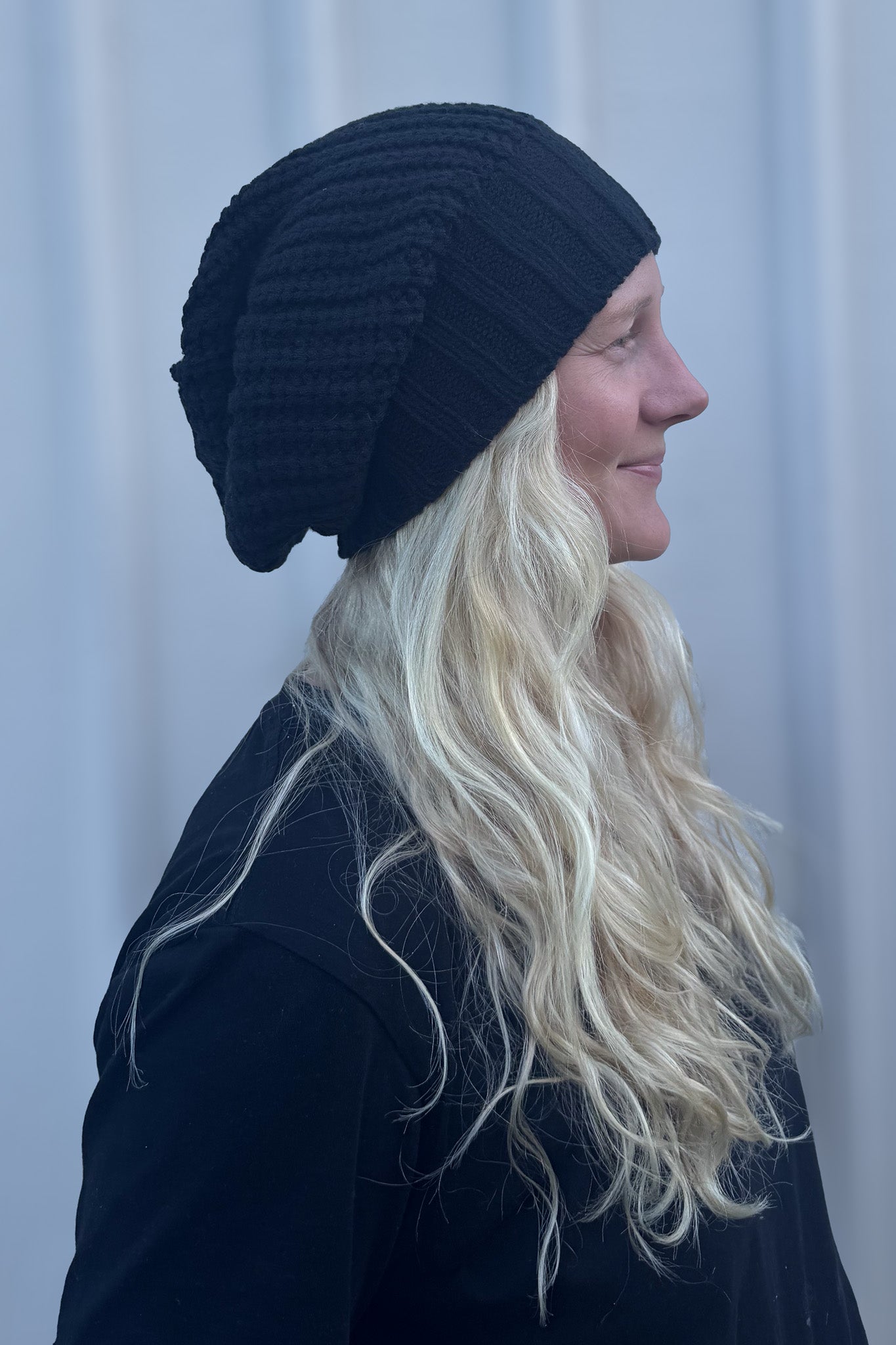 Svart Stickad Mössa Astrid Black