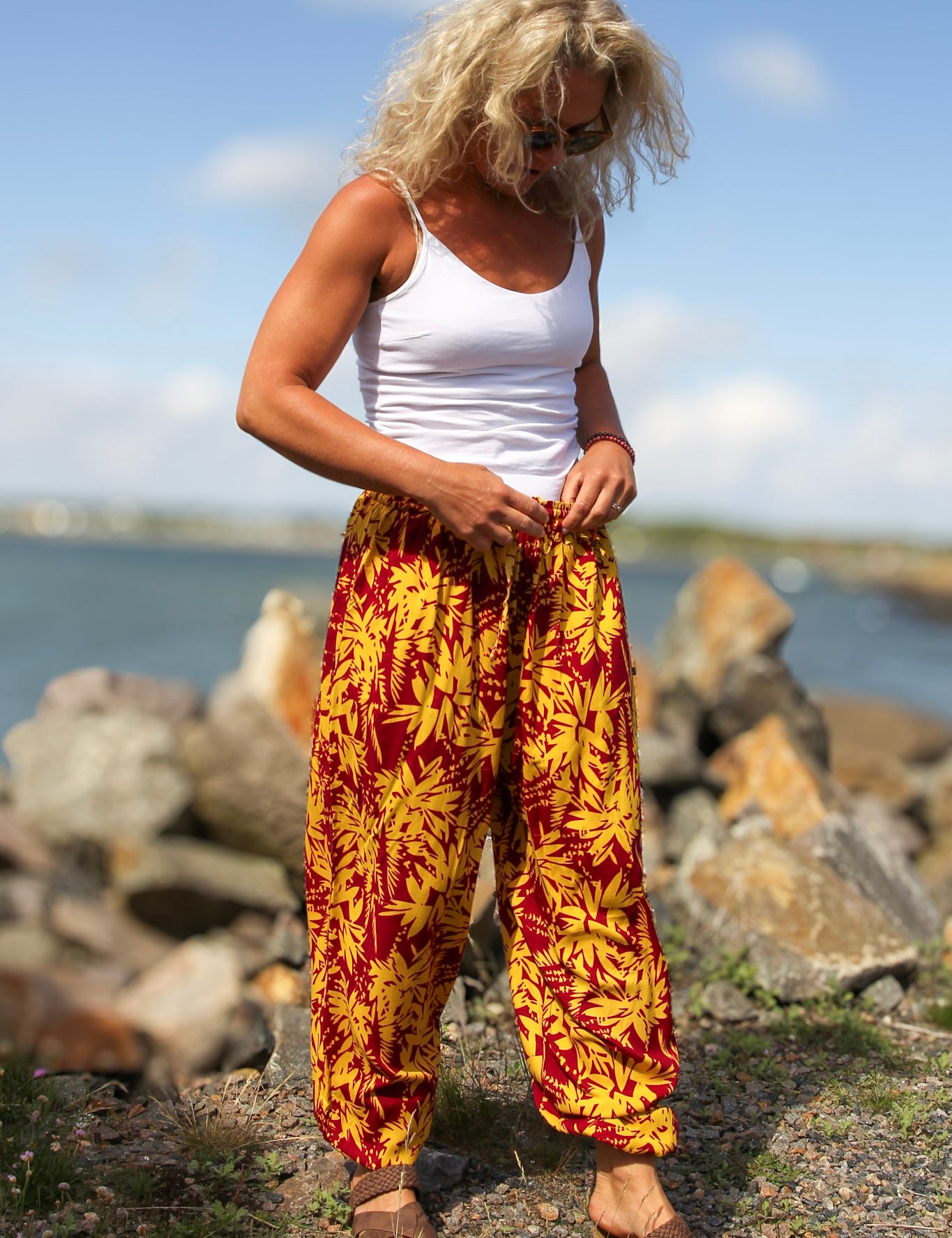 Lila_Gul_Bladmonstrad_Byxa_Flower_Sea_Purple_Yellow255.jpg