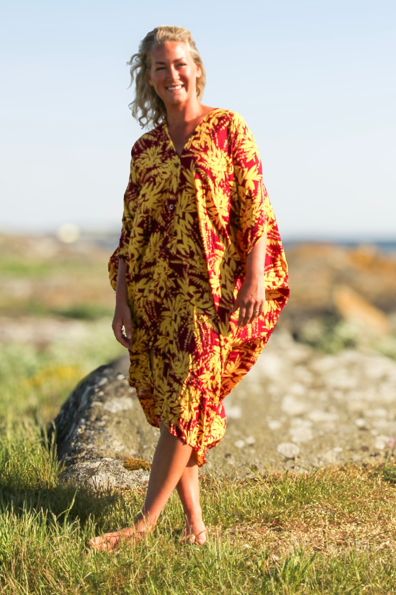 Purppura/keltainen lehtikuvioinen kaftan-mekko Flower Sea Purple Yellow