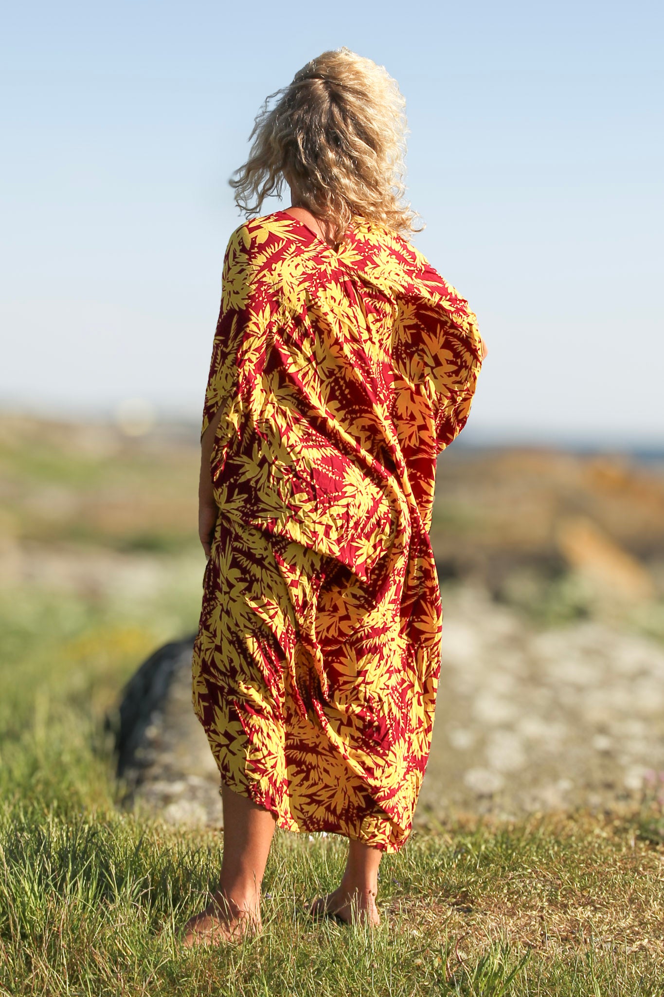 Purppura/keltainen lehtikuvioinen kaftan-mekko Flower Sea Purple Yellow