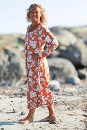 Vaaleanpunainen kukkainen mekko Riviera Peach