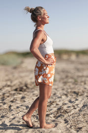 Vaaleanpunaiset kukkashortsit Ronja Peach