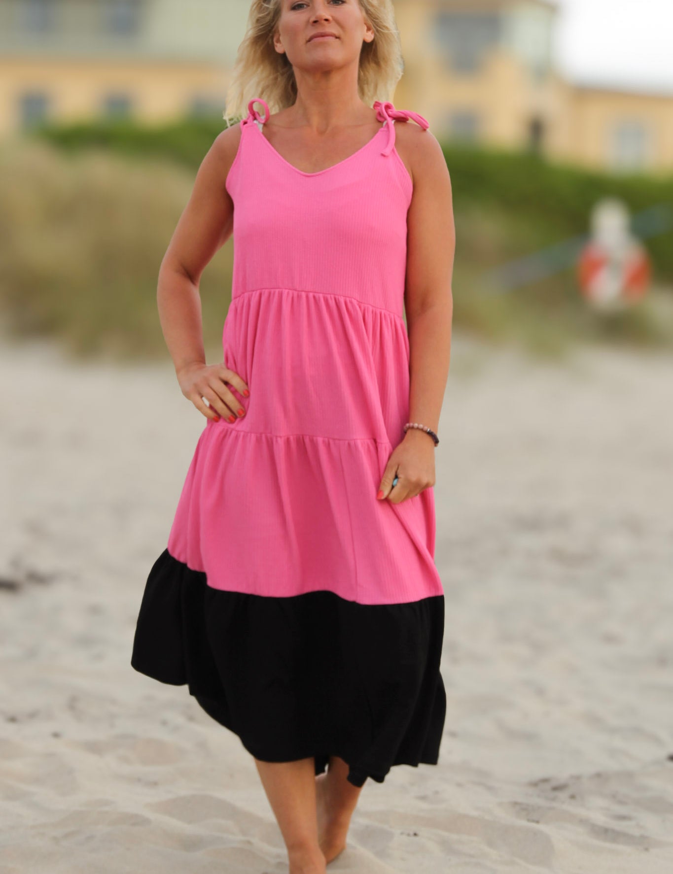 Rosa_Svart_Klanning_Solby_Pink_Black256.jpg