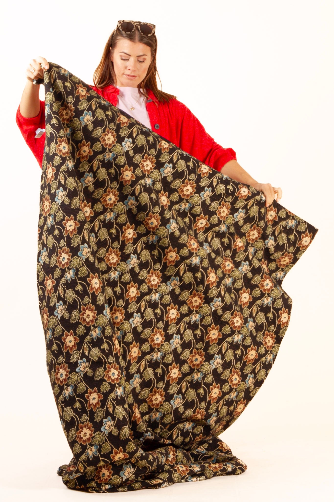 Svart Blommig Filt Älvdalen Black Base Flower Print
