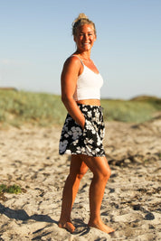 Zwarte bloemenshorts Ronja Olijfzwart