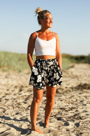 Zwarte bloemenshorts Ronja Olijfzwart