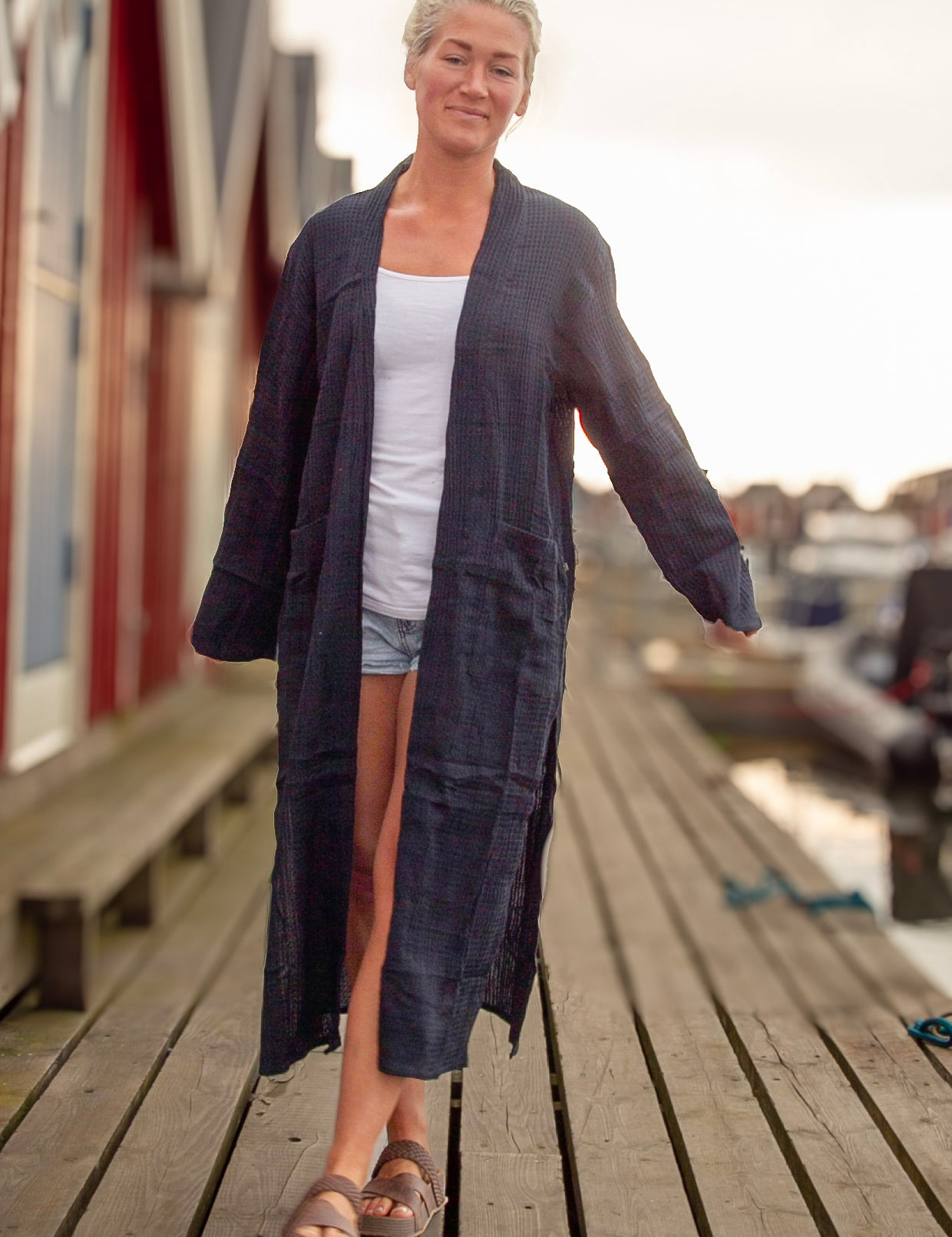 Svart_Kimono_Cardi_Long_Black_255_d8aa2872-d21f-4649-a553-c1e88f276a43.jpg