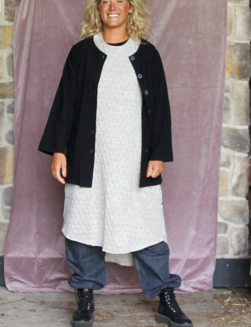 Svart_Linnejacka_Monali_Black_251.jpg