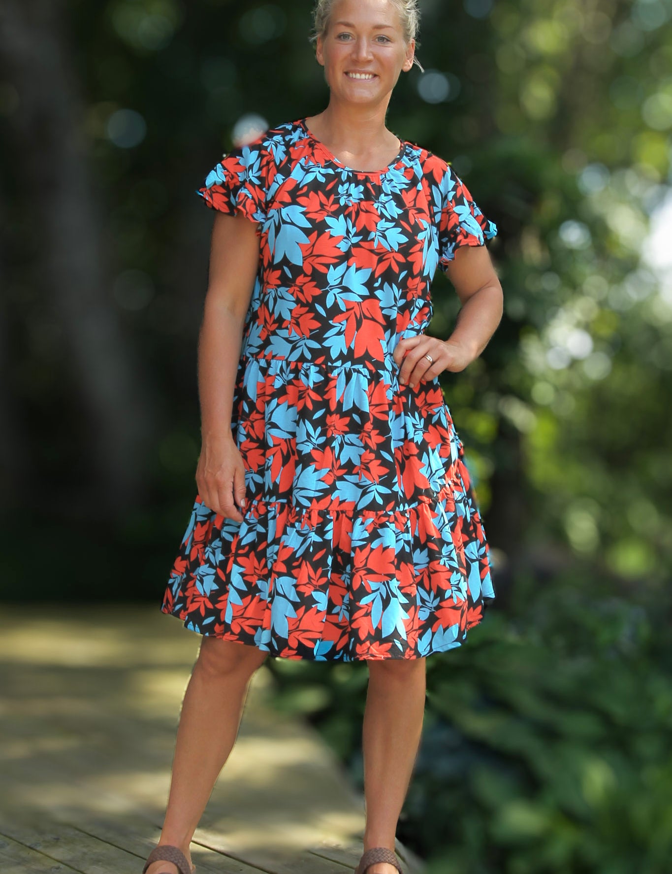 Svart_Monstrad_Klanning_Naomi_Black_Base_Red_Leaf_258.jpg
