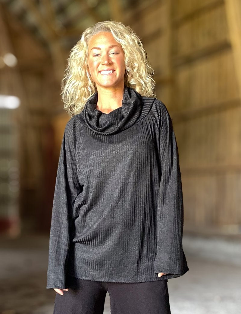 Svart_Polotroja_Embrace_Black_252.jpg