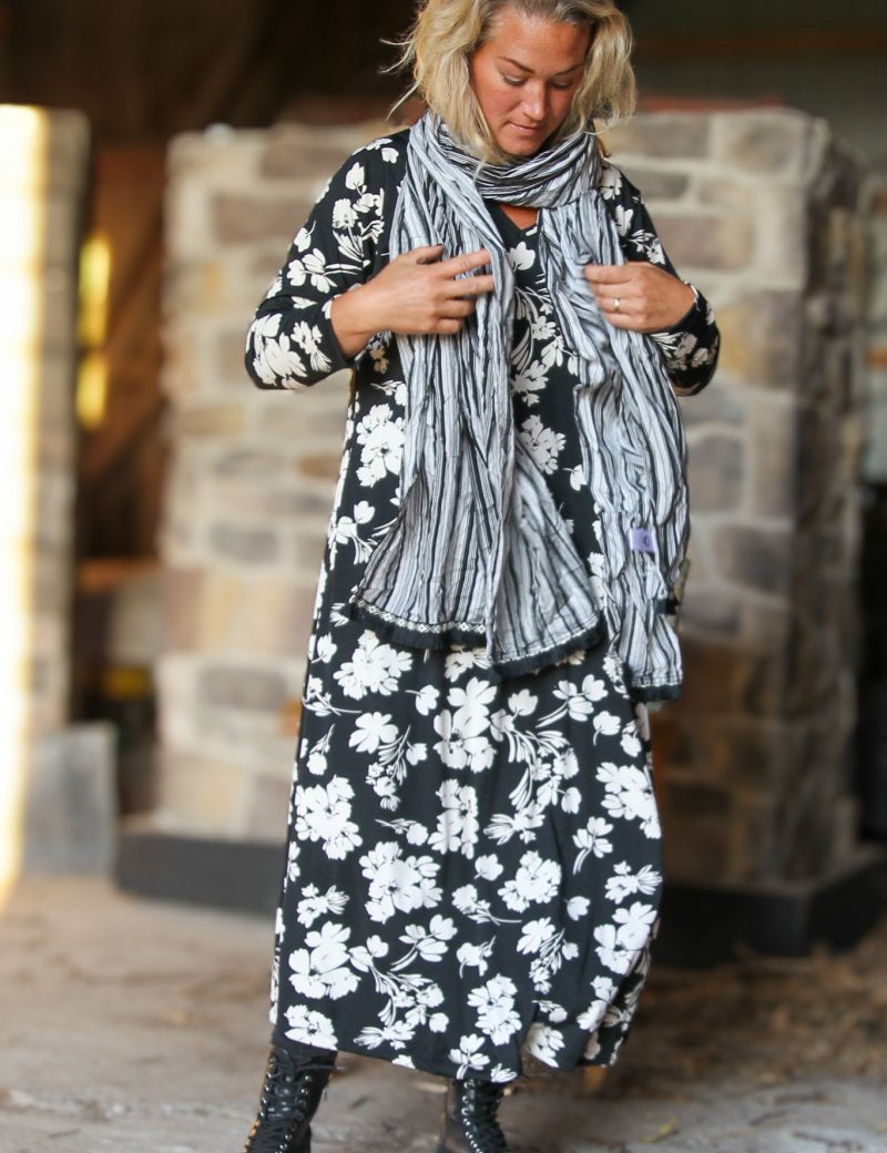 Svart_Scarf_Svep_Stripe_Black_251.jpg