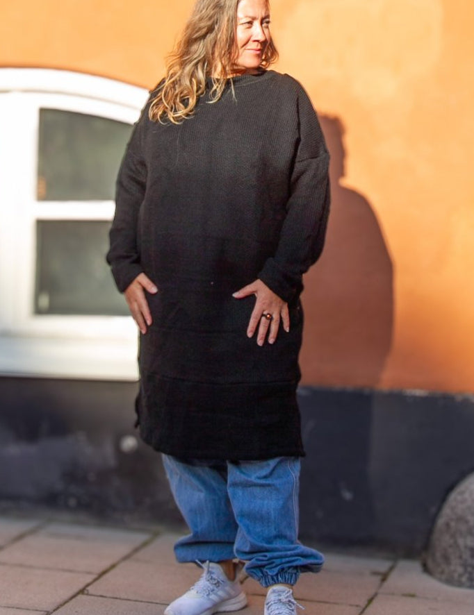 Svart_Stickad_Trojklanning_Backa_Black_253.jpg