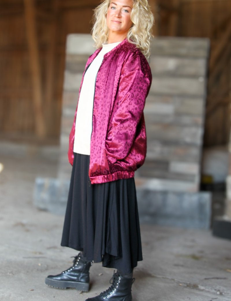 Vinrod_Leopardmonstrad_Jacka_Koster_Maroon_253.jpg