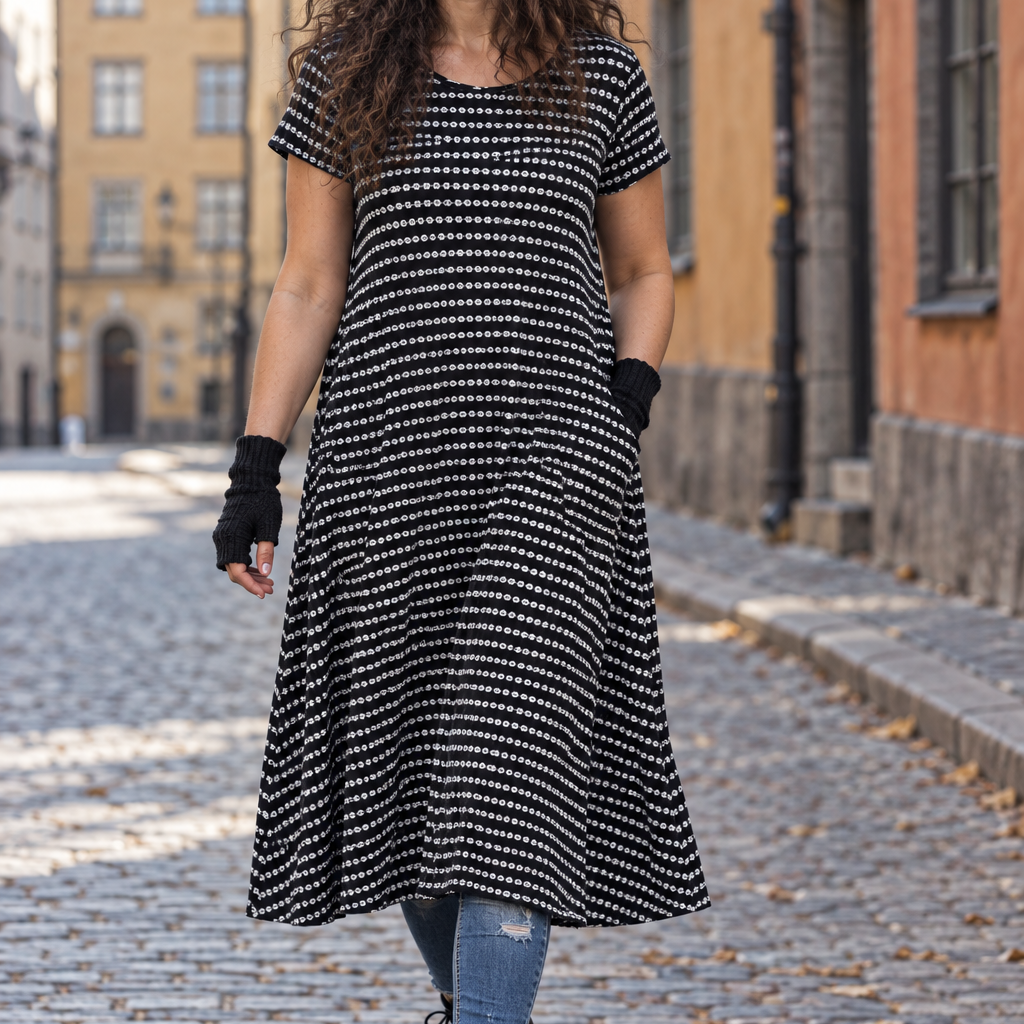 Ballerina-klänning i Gamla stan, promenad