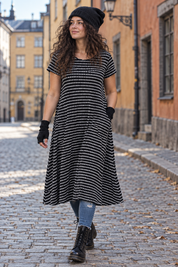Ballerina-klänning i Gamla stan, promenad