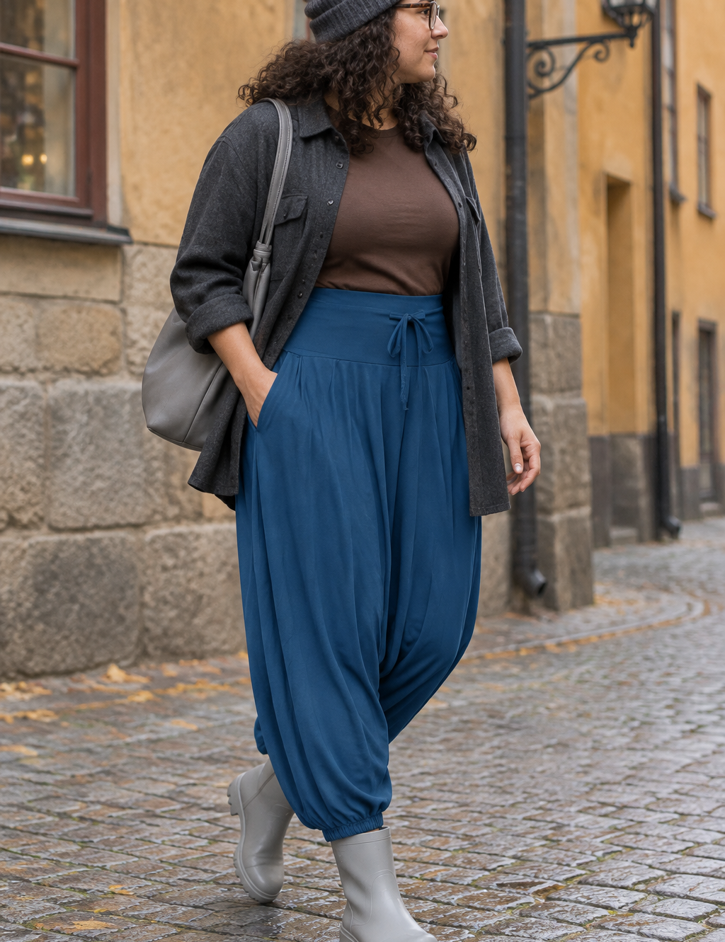 Blå haremsbyxa från sidan