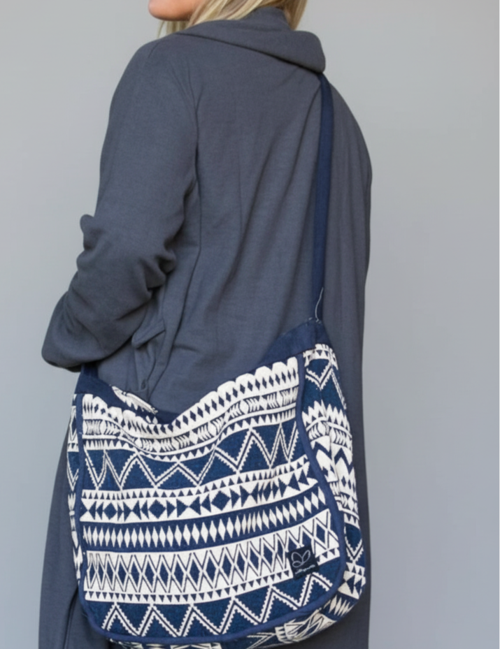 enhanced-Blamonstrad_Vaska_Hamra_Navy_Beige_Print_251_2048x2048_f4d760e9-ed7c-4fa0-9e3b-820b7ec26534.png