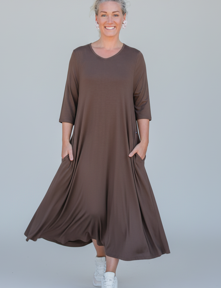 enhanced-Brun_Klanning_Ballerina_V-Neck_Long_Brown_251_2048x2048_ce80455b-8385-430e-a4b5-83cd04e7bed0.png