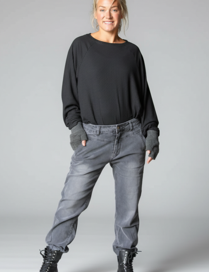enhanced-Gra_Jeans_Sandhamn_Classic_Grey_253_2048x2048_74498b28-68d6-4d7b-a0f4-a5f3402ffff9.png