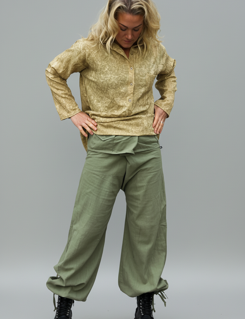 enhanced-Gron_Omlottbyxa_Breath_Linen_Green1_2048x2048_0fe63edf-a2ff-49c1-a9ee-f4797ce34b29.png
