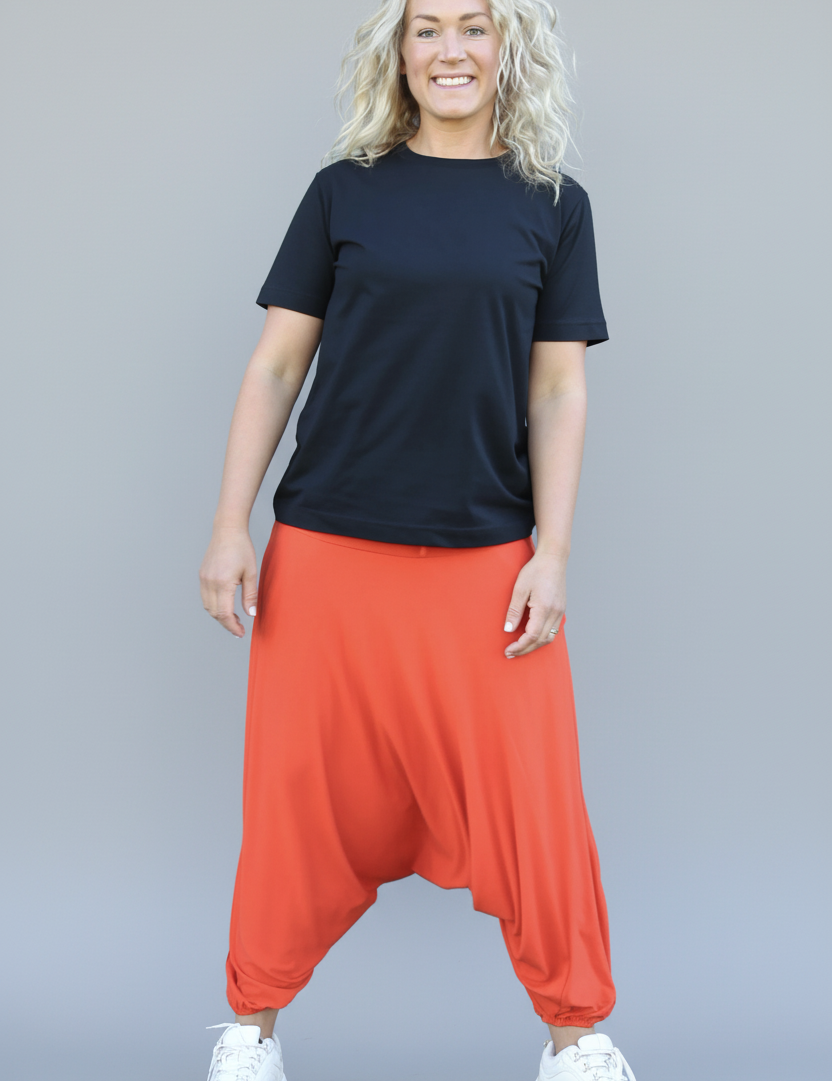 enhanced-Orange_Haremsbyxa_Yoga_Basic_Original_Orange4_2048x2048_df17e8ed-6264-46e9-b87b-3580606e05bb.png