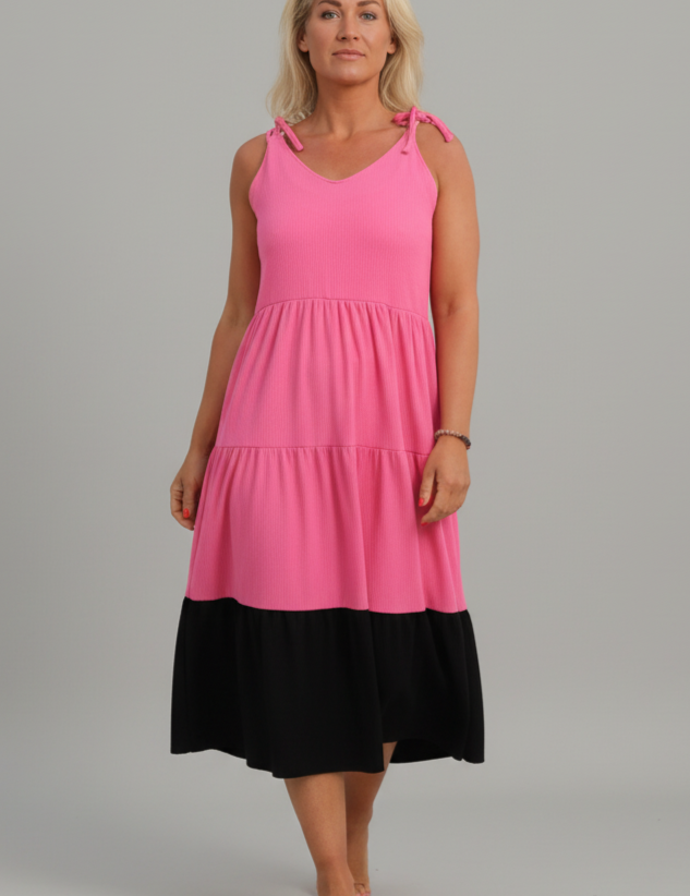 enhanced-Rosa_Svart_Klanning_Solby_Pink_Black256_2048x2048_e431be53-a658-400a-b27e-2196f75d8640.png