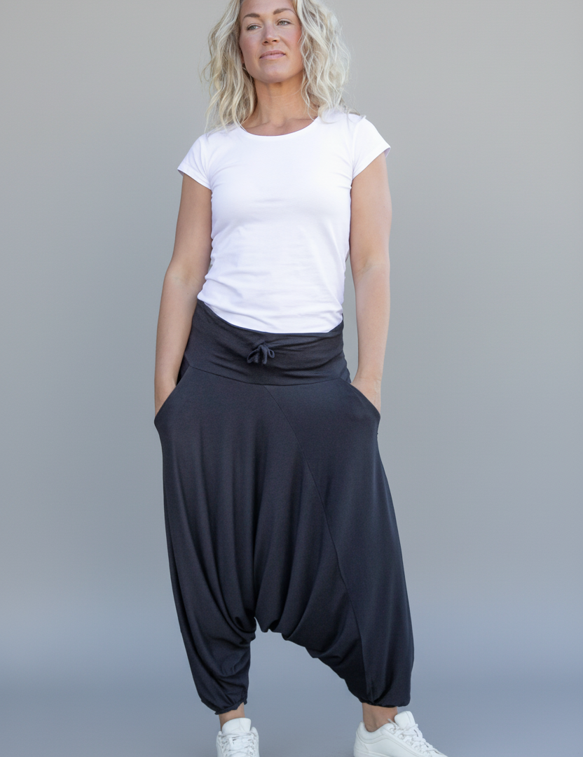 enhanced-Svart_Haremsbyxa_Yoga_Basic_Original_Black7_2048x2048_1.png