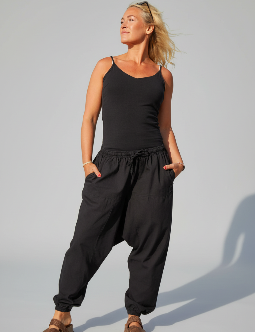 enhanced-Svart_Haremsbyxa_Yogi_Cargo_Black243_2048x2048_d648902c-ede5-4b9c-a865-71c97cf466c9.png