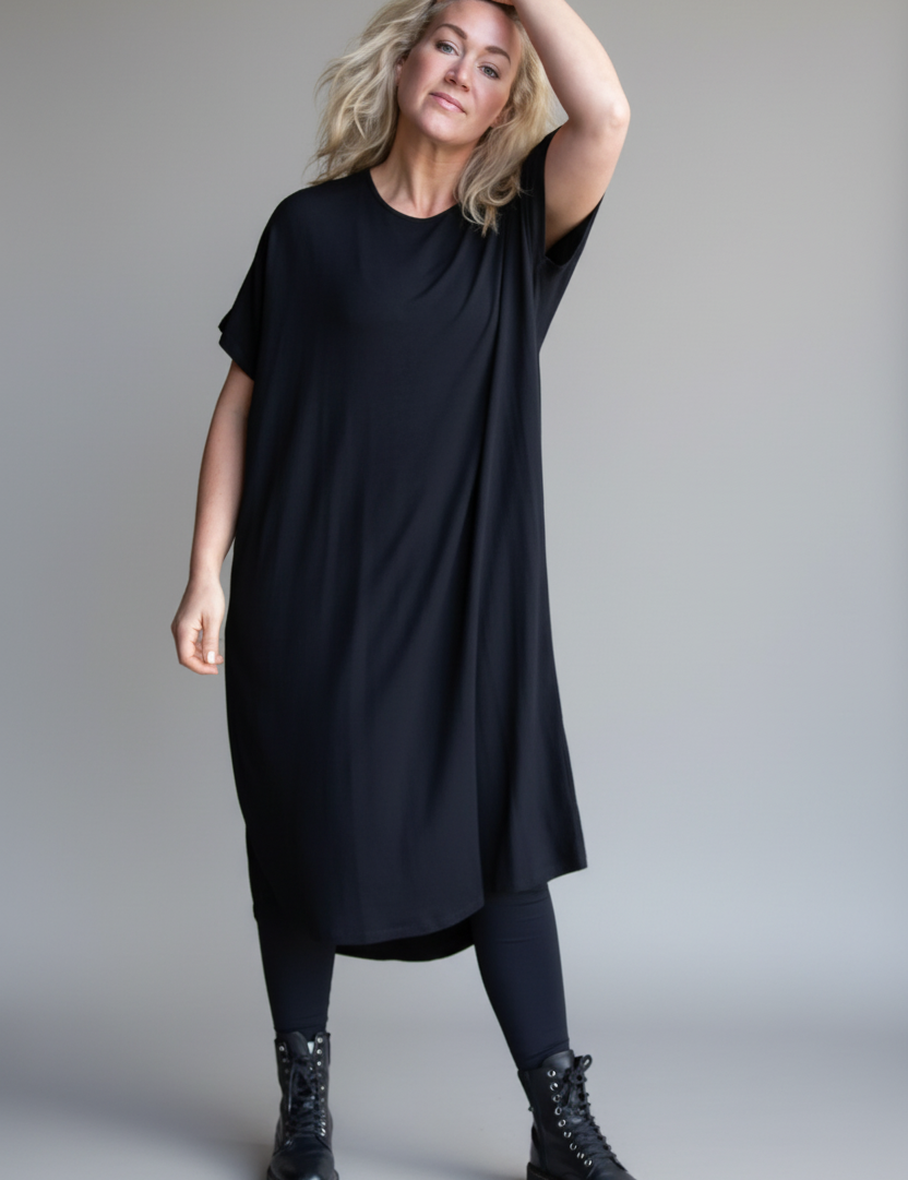 enhanced-Svart_Klanning_Eveline_Black2_2048x2048_07b226ba-1d9b-4c66-bc82-9f4b1f5803f0.png