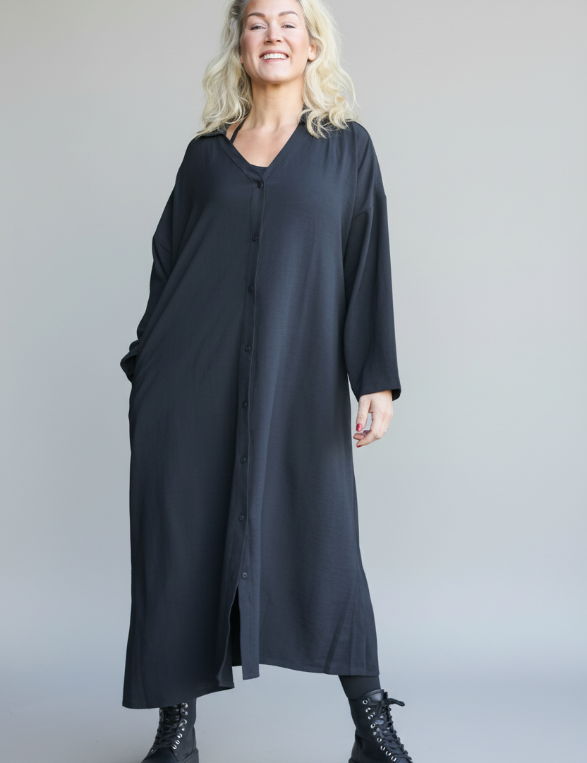 enhanced-Svart_Klanning_Sahara_Longsleeve_Black_251_2048x2048_a83aa25a-f53e-43b3-a635-d84c70dbcddd.png