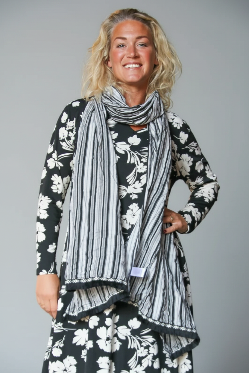 Svart Scarf Svep Stripe Black