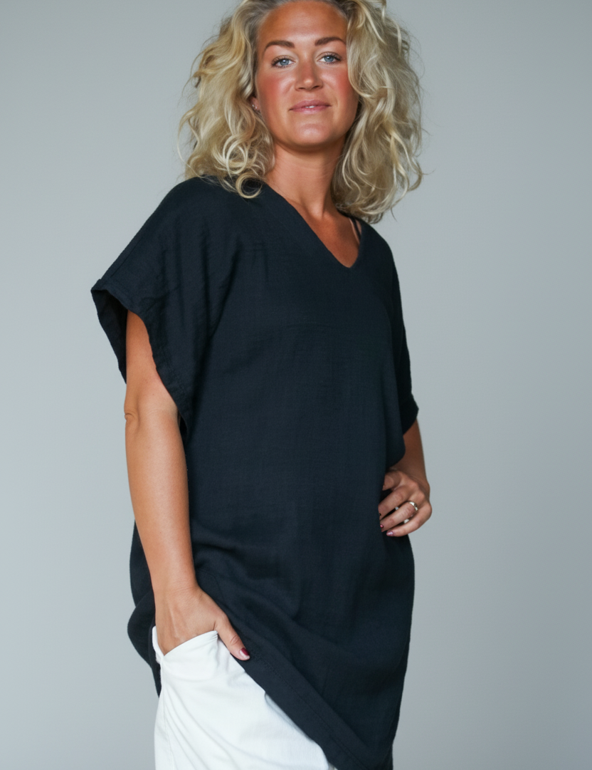 enhanced-Svart_Tunika_Almo_Black_254_2048x2048_793d4cfa-0c28-4c29-b564-2e73dfacb702.png
