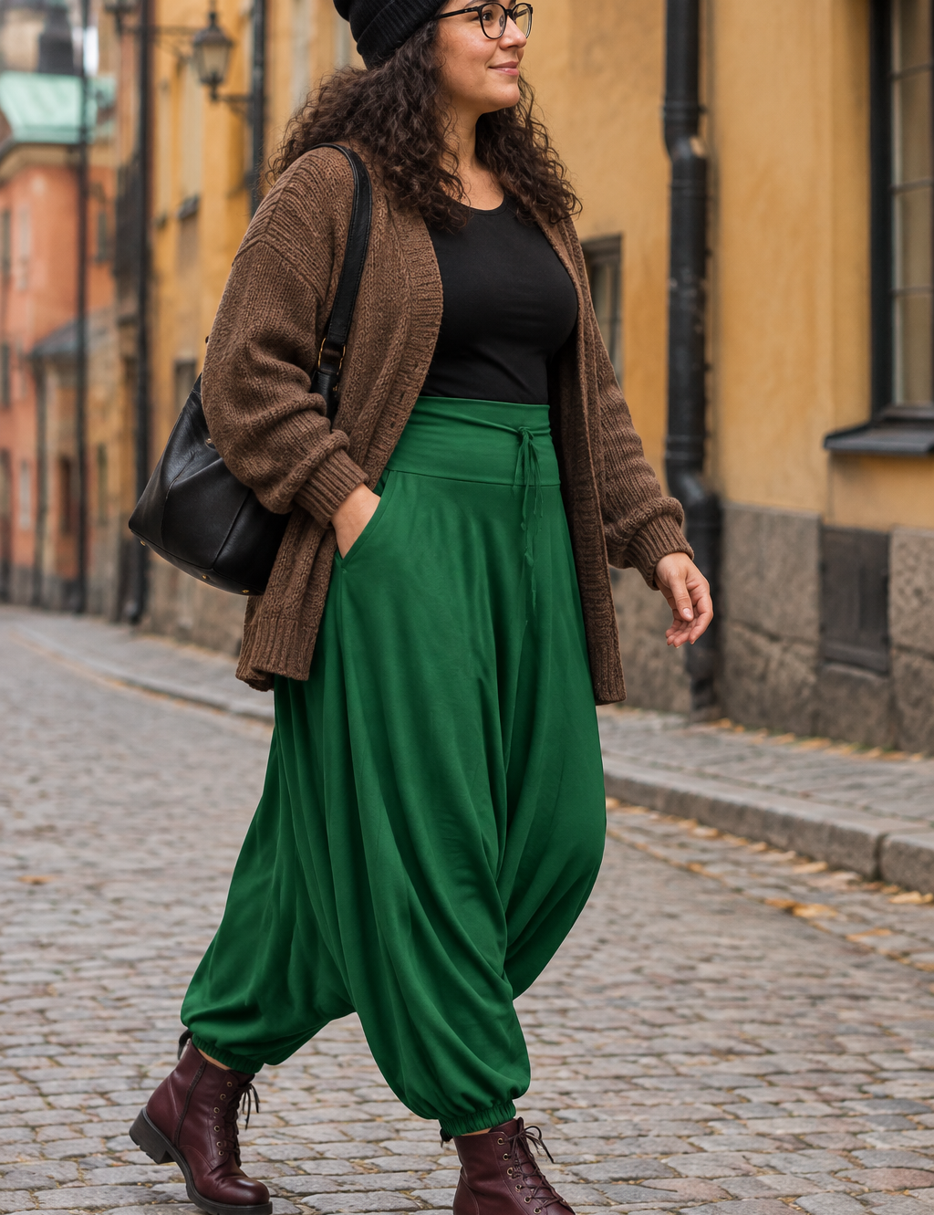 Grön haremsbyxa från sidan